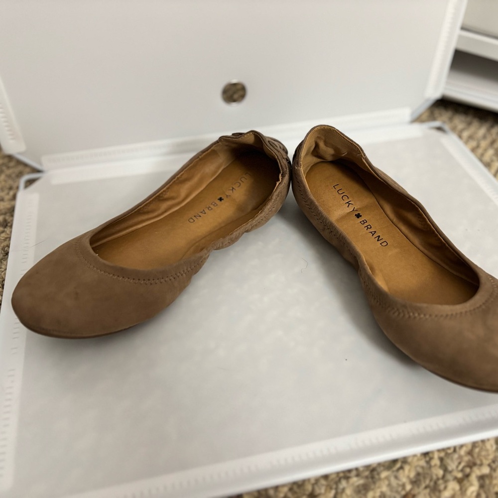 Lucky brand size 6 flats. Great shape